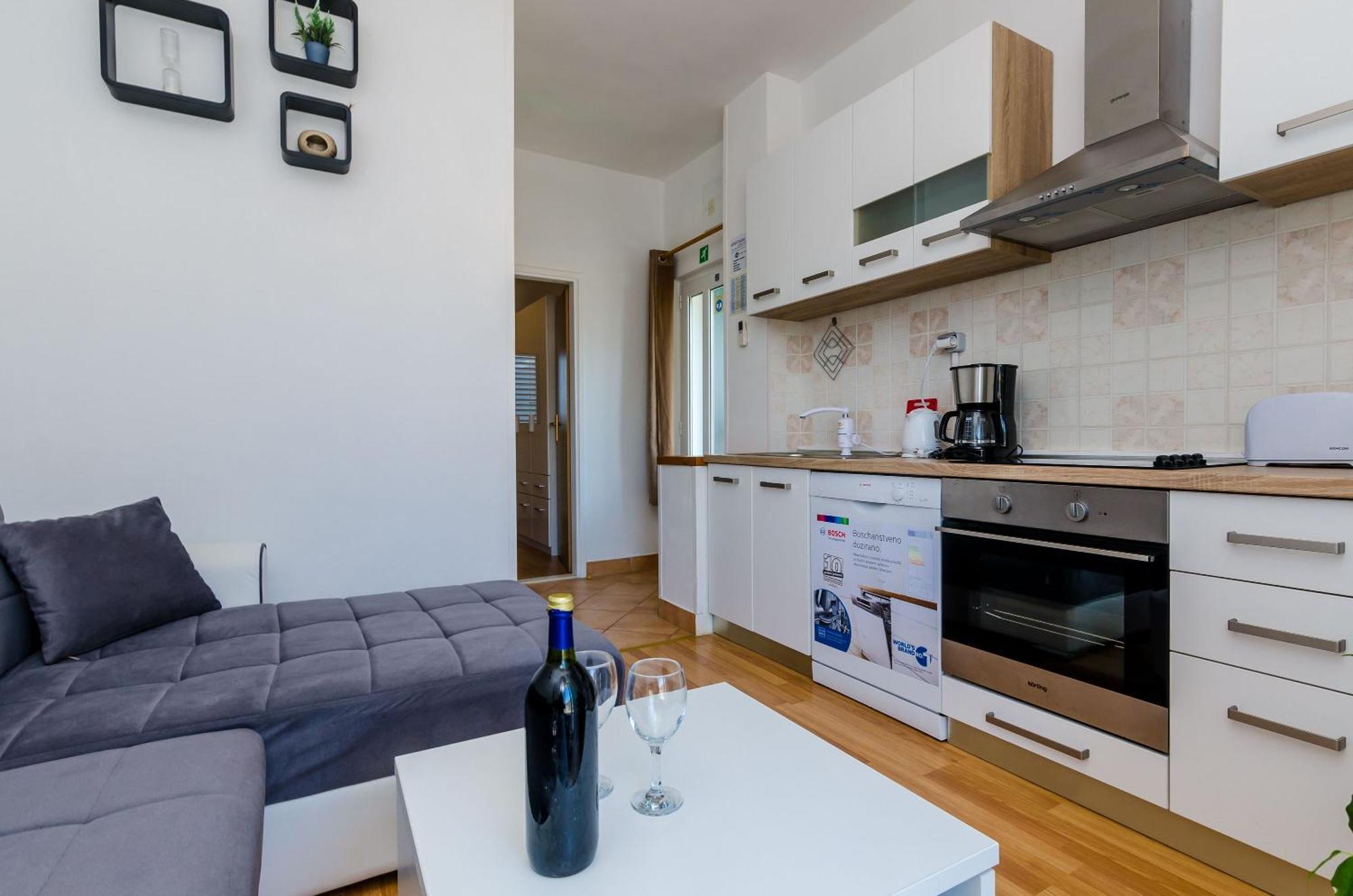 Apartments Lorena Mljet ポメナ エクステリア 写真
