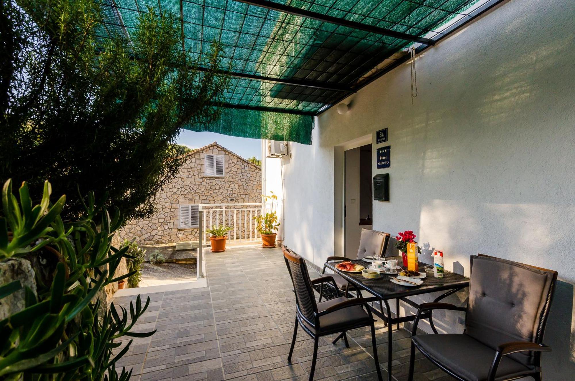 Apartments Lorena Mljet ポメナ エクステリア 写真