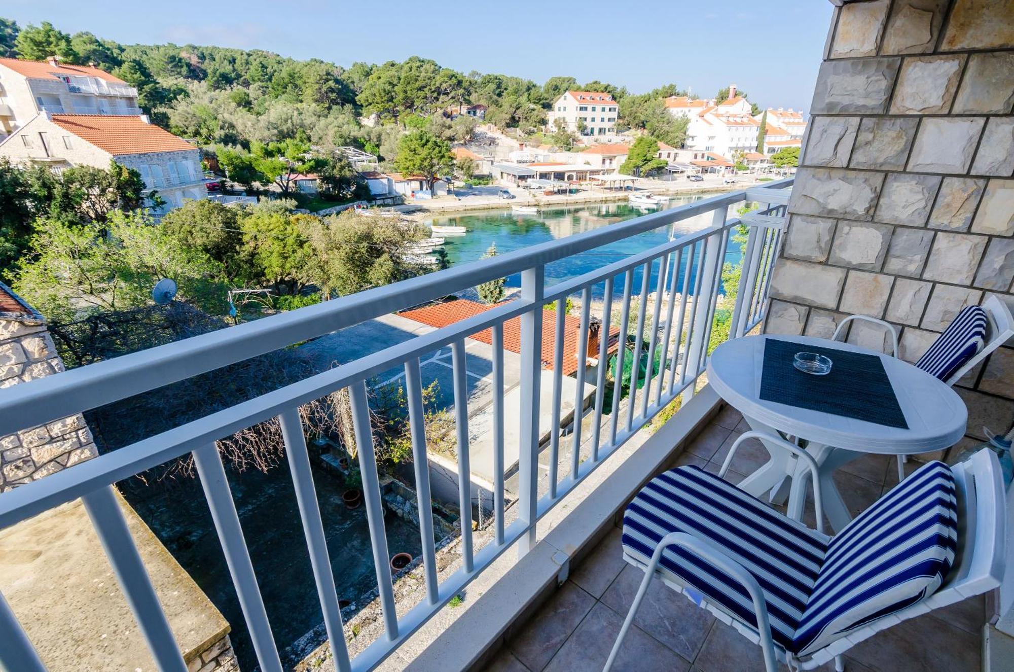 Apartments Lorena Mljet ポメナ エクステリア 写真